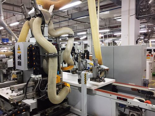 工厂采用进口和内先进技术自动化设备